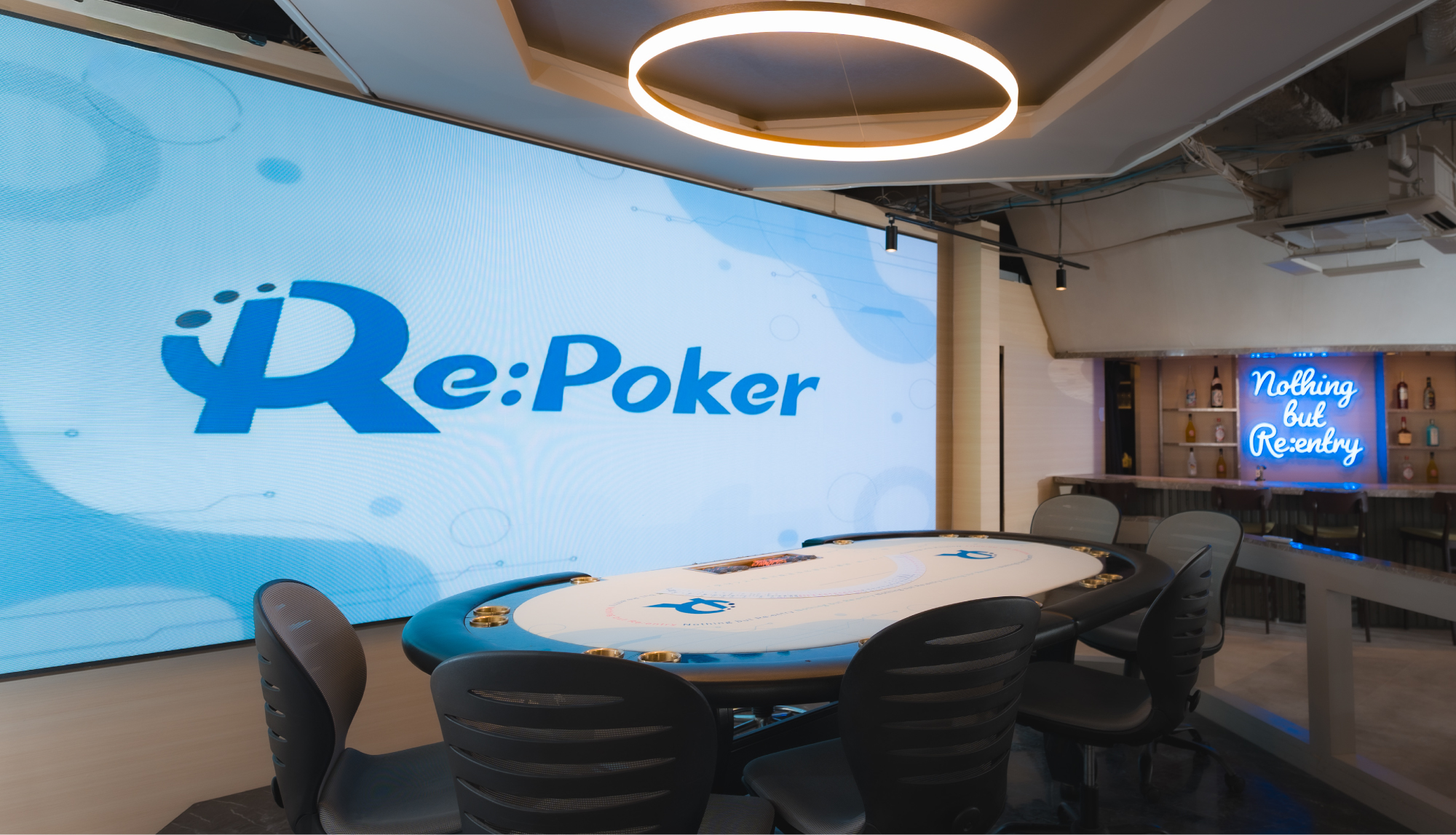 Re:Pokerの初心者講習で使用するポーカーテーブルと店内